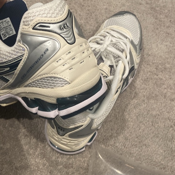 ASICS - Picture 8 of 8